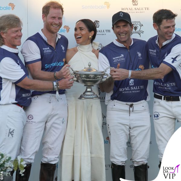 Meghan Markle posa con la squadra 