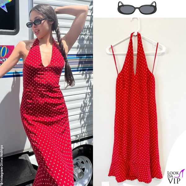 Olivia Rodrigo con un abito vintage Ralph Lauren e occhiali Le Specs 