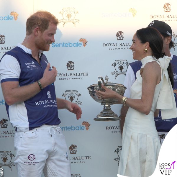 il team di Harry ha vinto il match: a premiarlo c'è Meghan 