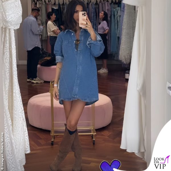 Roberta Morise indossa un abito in denim