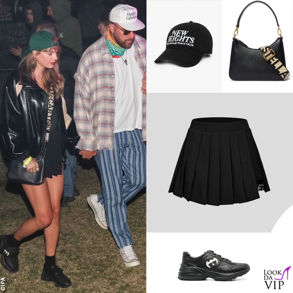 Taylor Swift e Travis Kelce (per lei: gonna Halara, cappello New Heights, borsa Stella McCartney, sneakers Gucci)