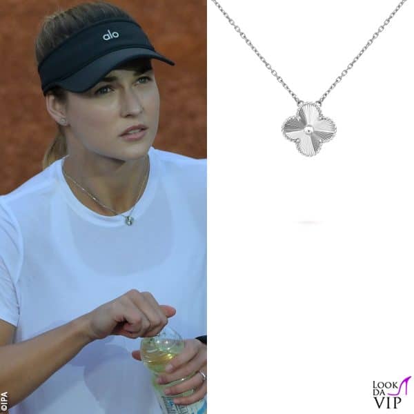 al collo la tennista sfoggiava il ciondolo di Van Cleef & Arpels 