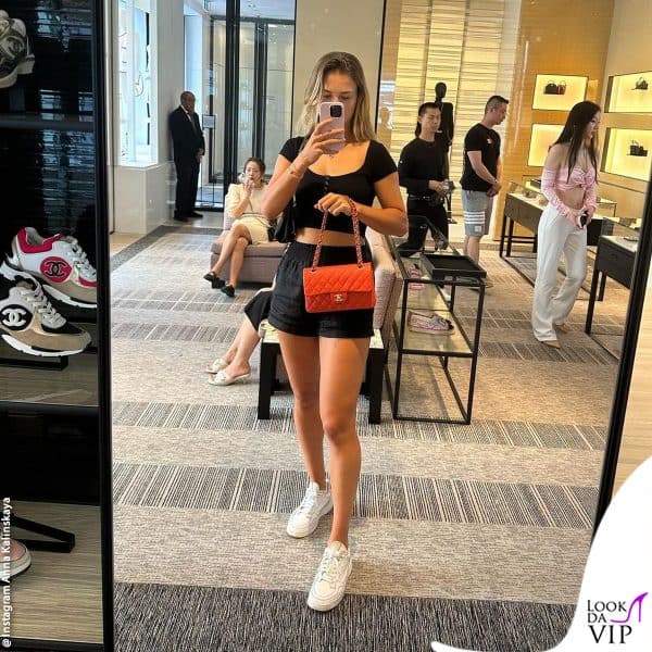 la Kalinskaya ha una passione per i top brand: eccola in negozio da Chanel 