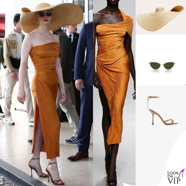 abito Atlein, cappello Jacquemus, occhiali Khaite x Oliver Peoples, cappello Jacquemus, sandali Jimmy Choo 