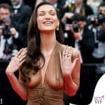 Bella Hadid trasparente a Cannes 77: sulla Croisette con il nude look Saint Laurent