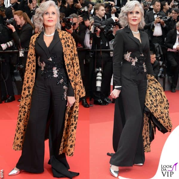 Jane Fonda con una jumpsuit Elie Saab e soprabito Forte Forte 