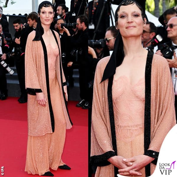 Vicky Krieps in Giorgio Armani Privé 