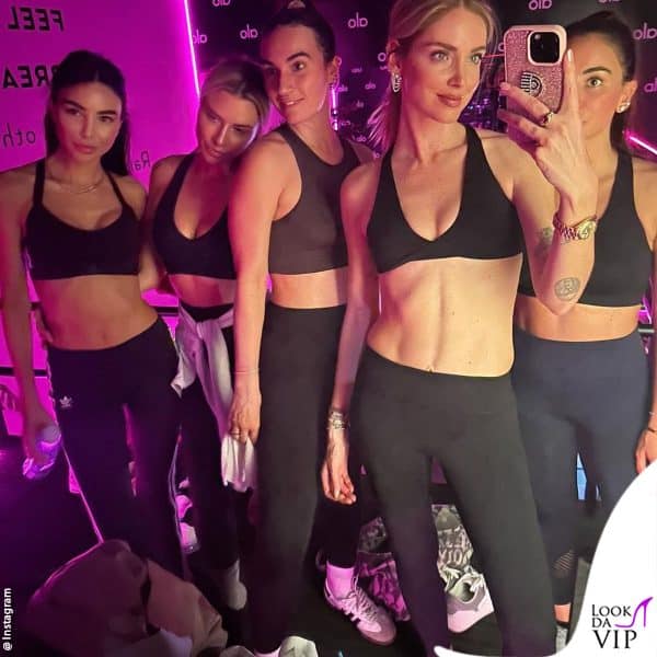 con le amiche a Los Angeles durante una seduta di pilates 