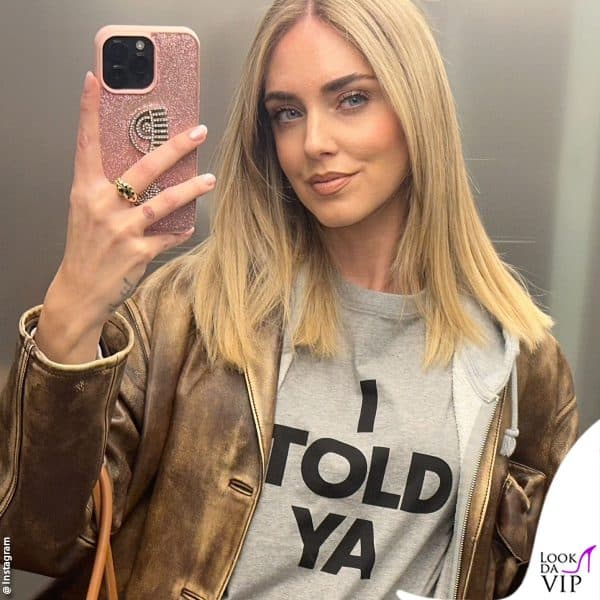 Chiara Ferragni con la t-shirt dalla scritta "I told ya"