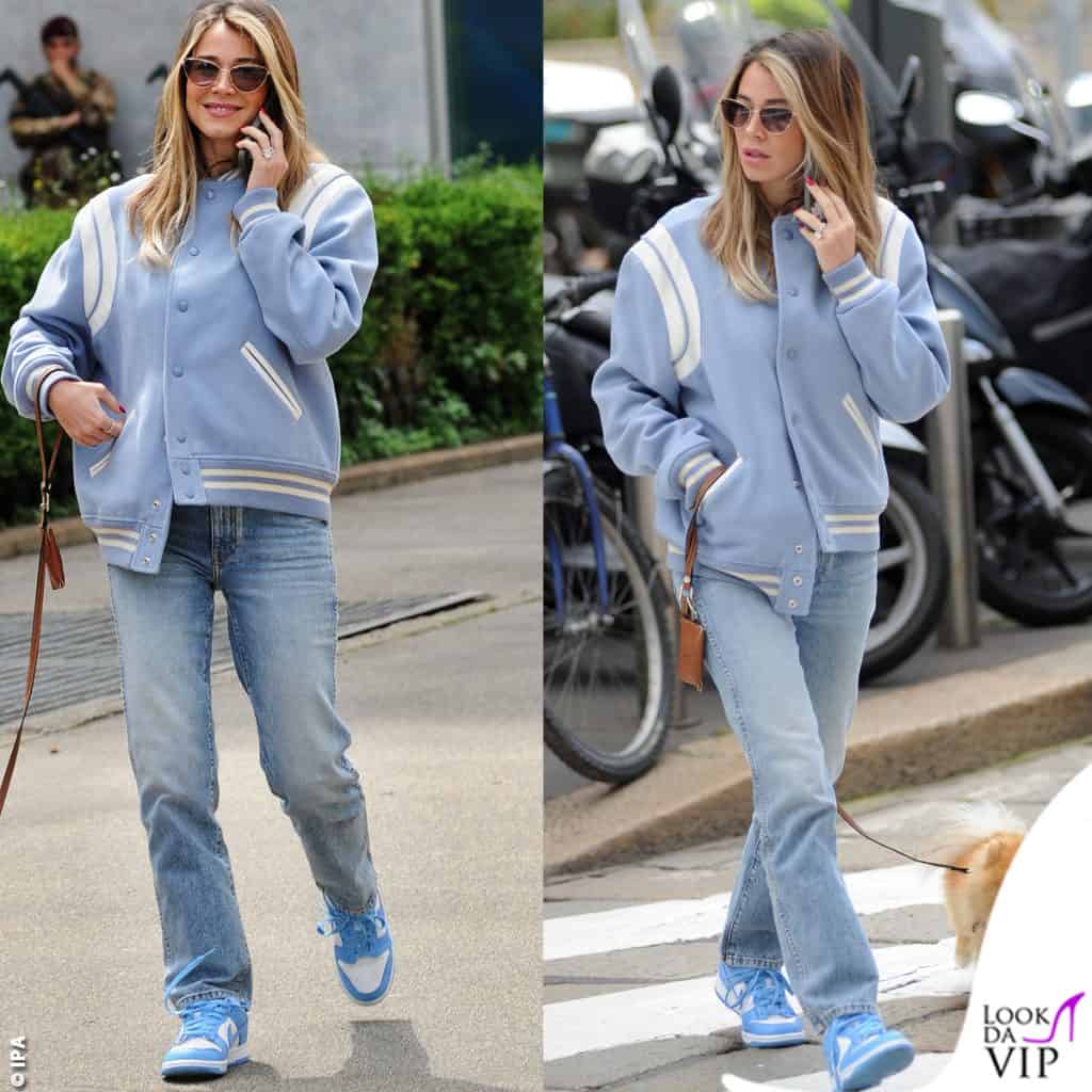 Diletta Leotta, jeans e giacca Saint Laurent, scarpe Nike