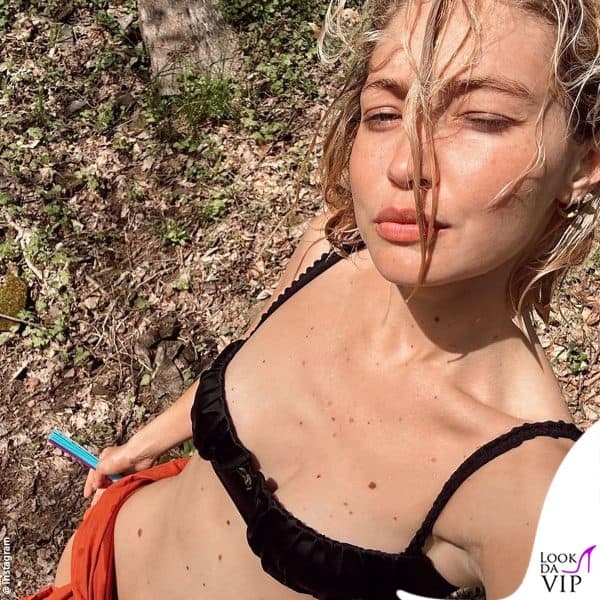 Gigi in reggiseno 