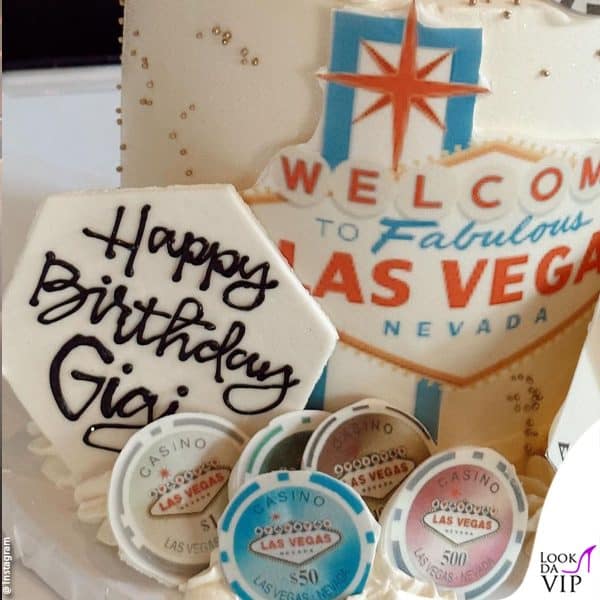 l'ultima torta di compleanno è a tema Las Vegas 
