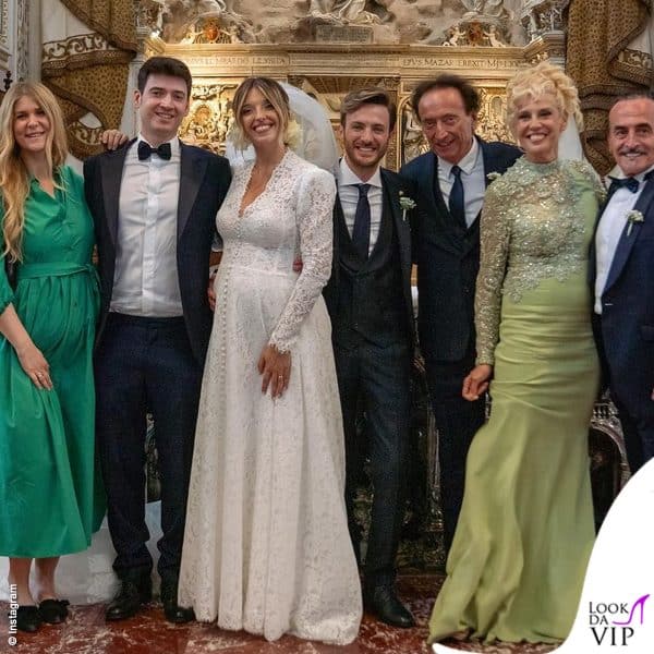 La famiglia della sposa. Da sinistra Francesca Claire Splait Horvat, GianAmedeo Goria, gli sposi, Amedeo Goria, Maria Teresa Ruta (in abto verde Atipico) e suo marito Roberto Zappulla