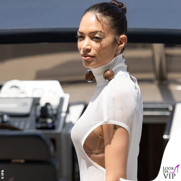 Elodie è sbarcata a Capri per la sfilata del brand francese Jacquemus