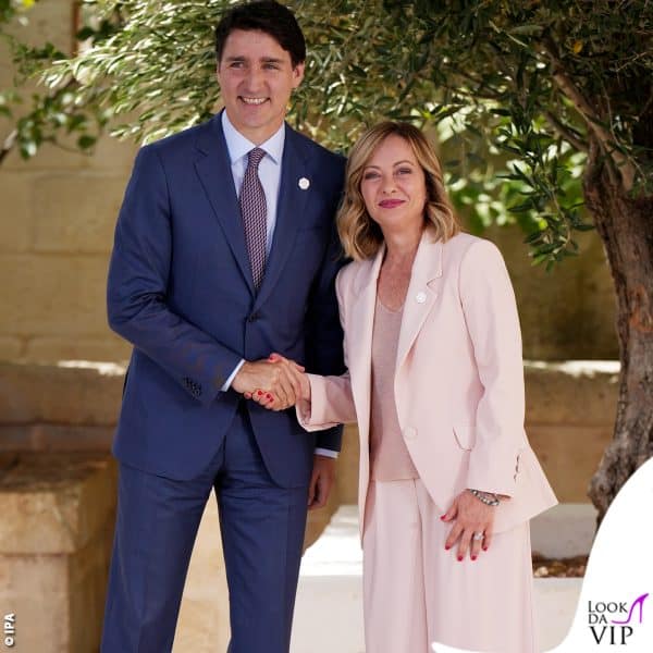 la stretta di mano con Justin Trudeau 