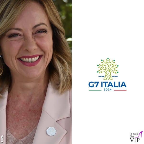 la spilla con il simbolo del G7 in Puglia 