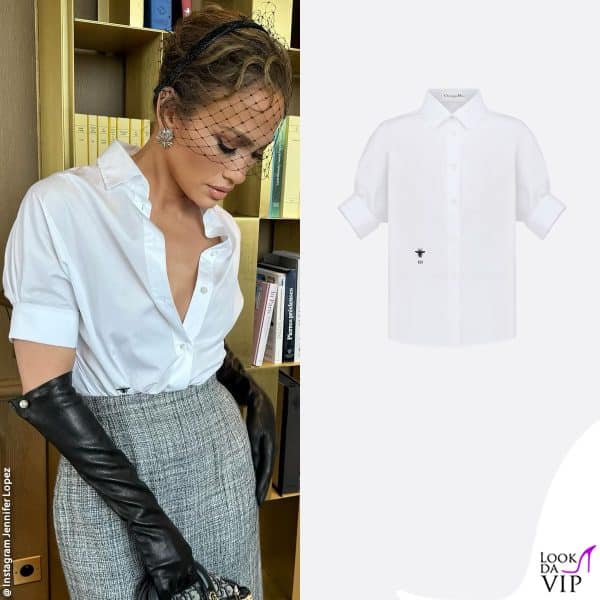 altro giorno, altra camicia bianca: anche questa è firmata Dior... e JLo indossa ancora i guanti neri 