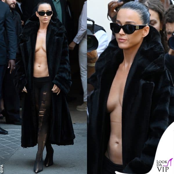 sotto l'eco-fur la Perry indossa solo un paio di pantashoes strappati 