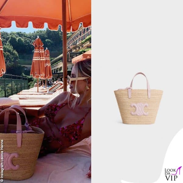 Sotto l'ombrellone: bikini Magda Butrym e borsa Celine 