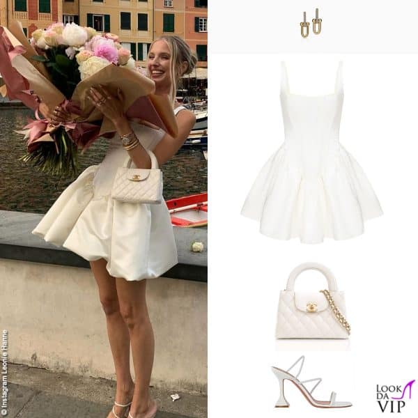 Leonie Hanne indossava un abito Balykina,  borsa Chanel, scarpe Amina Muaddi (che ha tolto per salire sull'imbarcazione)