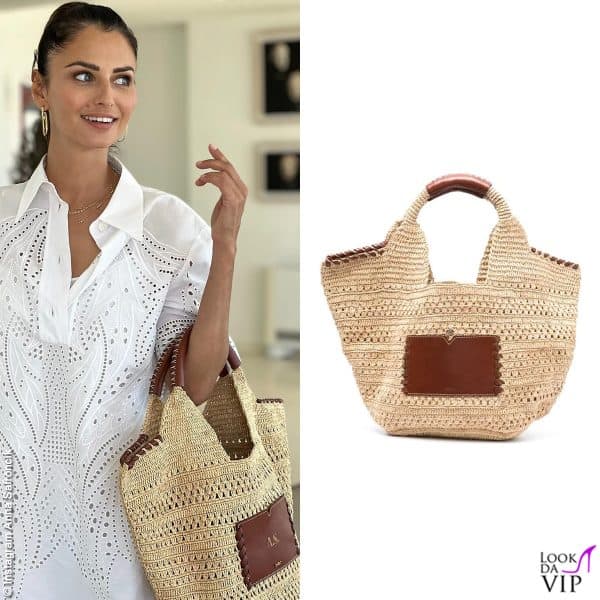 Anna Safroncik con una borsa Bash 