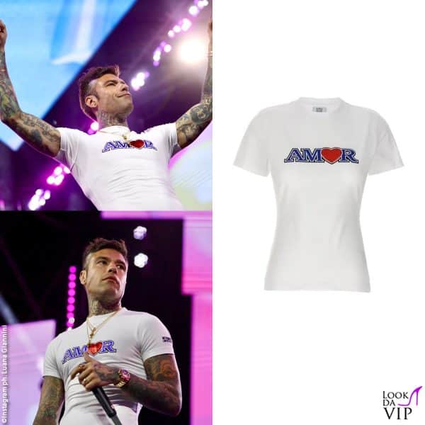 Fedez con una t-shirt Vetements 