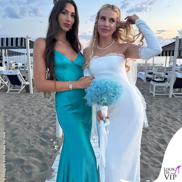 Clizia con Sofia Giaele De Donà, che indossa un abito Atelier Emé