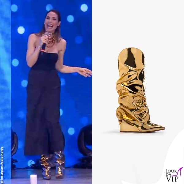 con gli accessori oro: stivali Le Silla, collane De Liguoro 