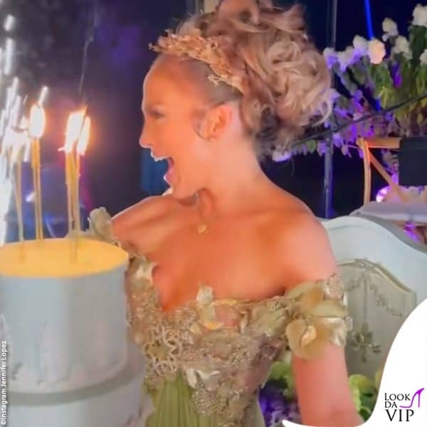 cambio di look per il taglio della torta 