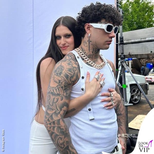 Tony Effe con Gaia, sua partner per la canzone "Sesso e Samba"