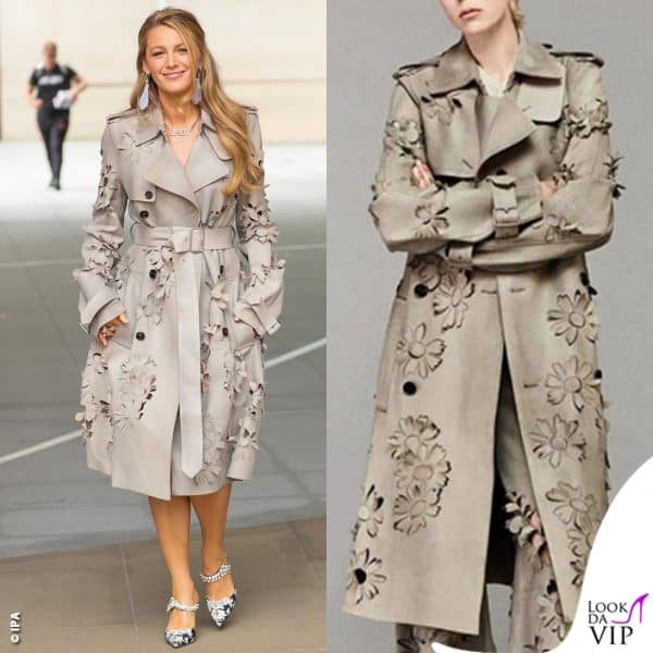 trench Burberry, scarpe Manolo Blahnik