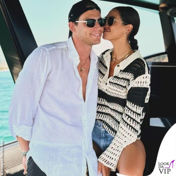 Melissa Satta bacia Carlo Gussalli Beretta in barca 