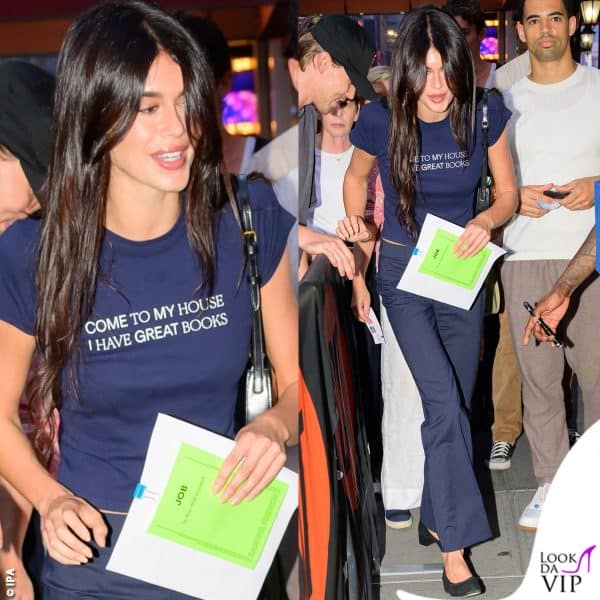Kaia Gerber a New York indossa la t-shirt  del suo merch