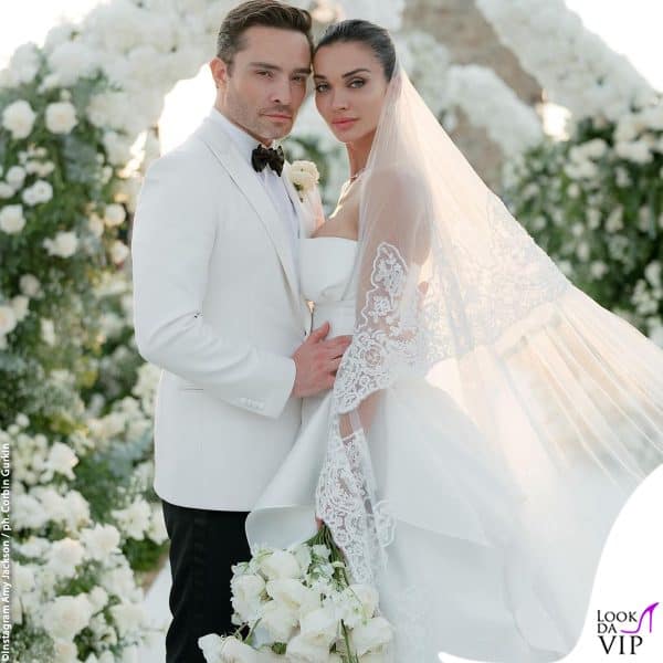 Ed Westwick e Amy Jackson dopo il sì al Castello di Rocca 