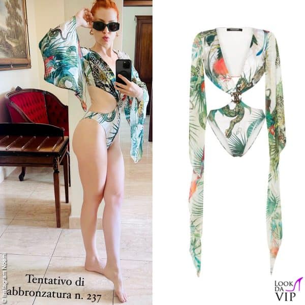 Noemi con un costume intero Roberto Cavalli 