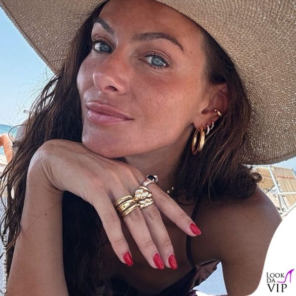 Rosso sulle unghie di Paola Turani