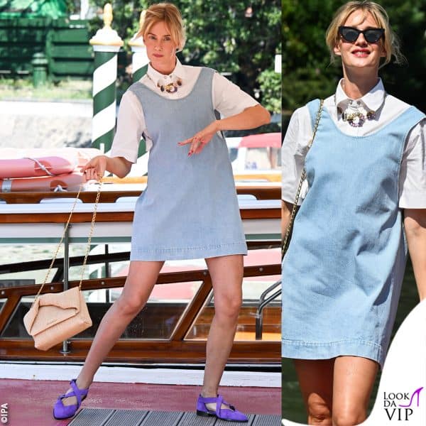 Eva Riccobono con un look Cycle Jeans e borsa JW Anderson 