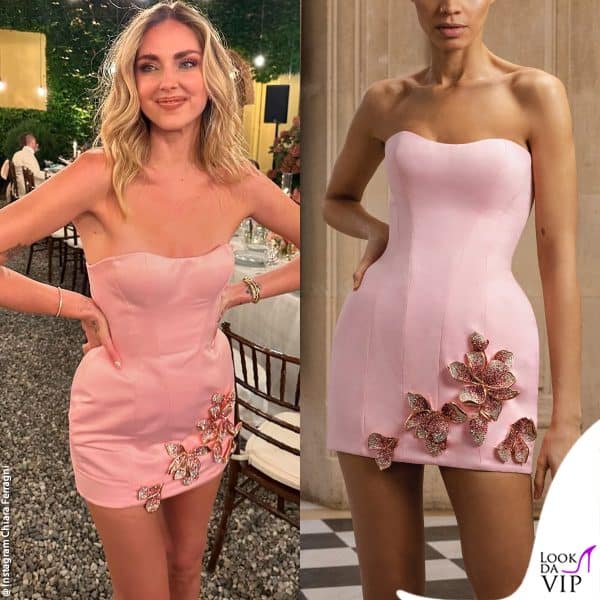 per il ricevimento Chiara si è cambiata, sfoggiando un minidress di Sophie Couture 