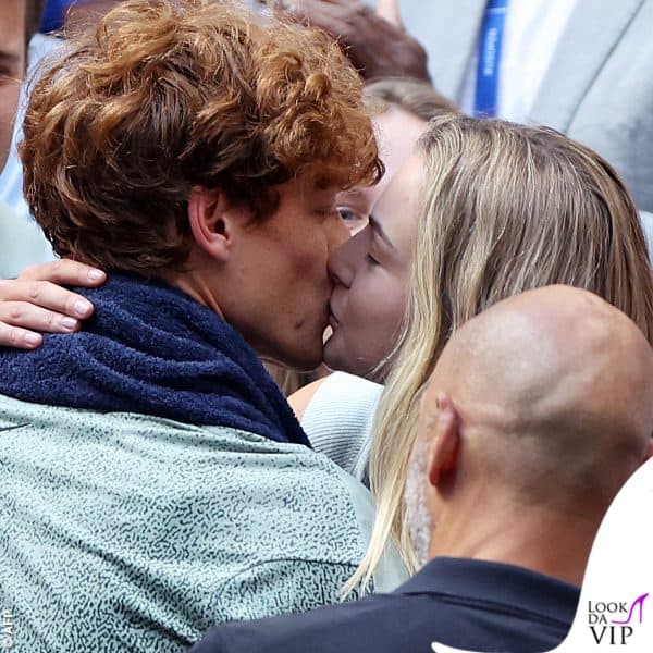 il bacio con Anna Kalinskaya 