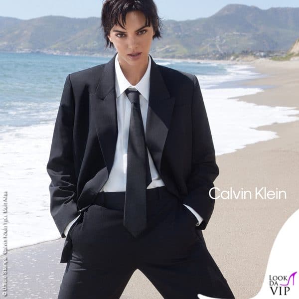 Mood mannish per Kendall Jenner in posa per Calvin Klein