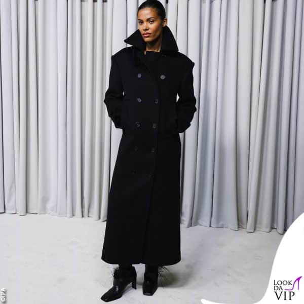 total black per Tina Kunakey da Ferragamo 