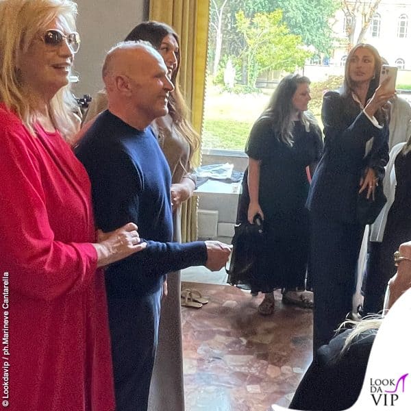 Belen tra i fotografi immortala la mamma