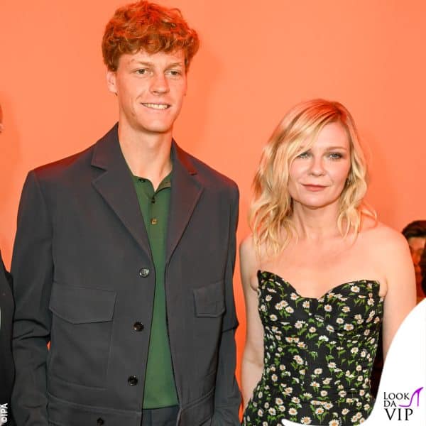 Jannik Sinner con Kirsten Dunst da Gucci 