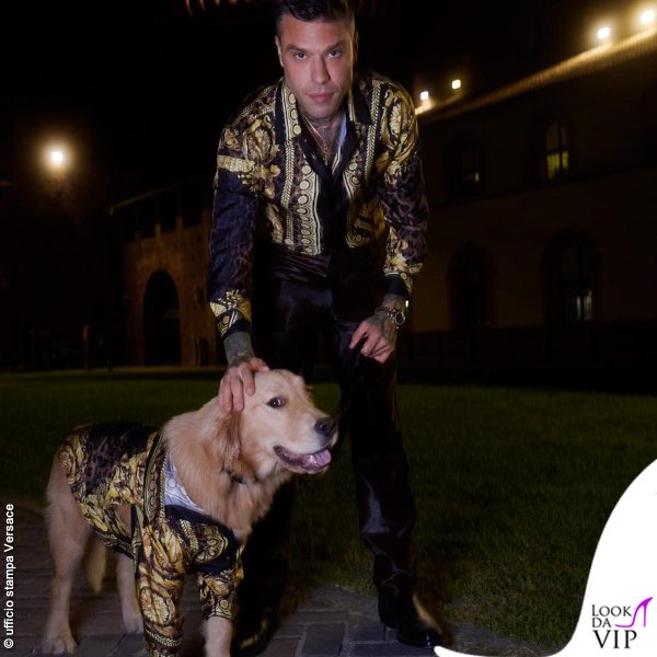 Fedez era invece da Versace con il cane Silvio 