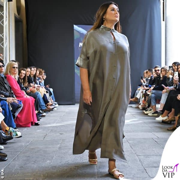 Insieme a lei altre otto "donne autentiche", perfettamente integrate tra le modelle