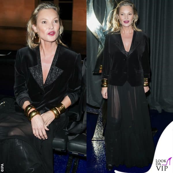 total black con gioielli oro per mamma Kate Moss 