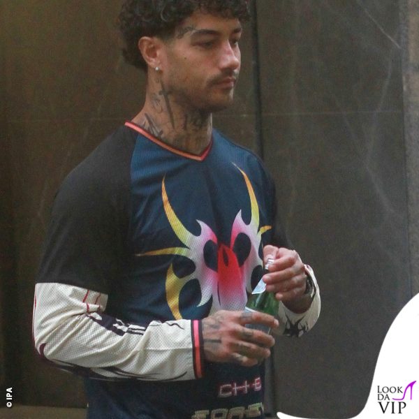 Tony sembra soddisfatto dopo lo shopping