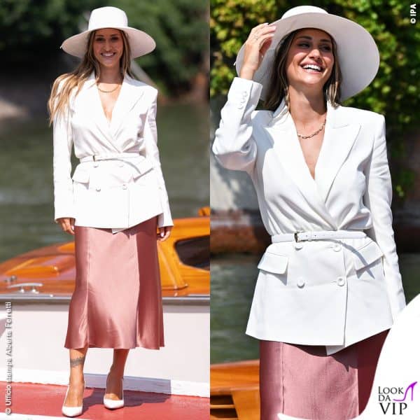 Beatrice Valli sbarca con un completo abito Alberta Ferretti e scarpe Santoni