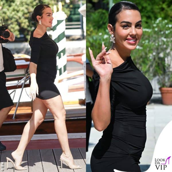 il minidress svela le gambe 