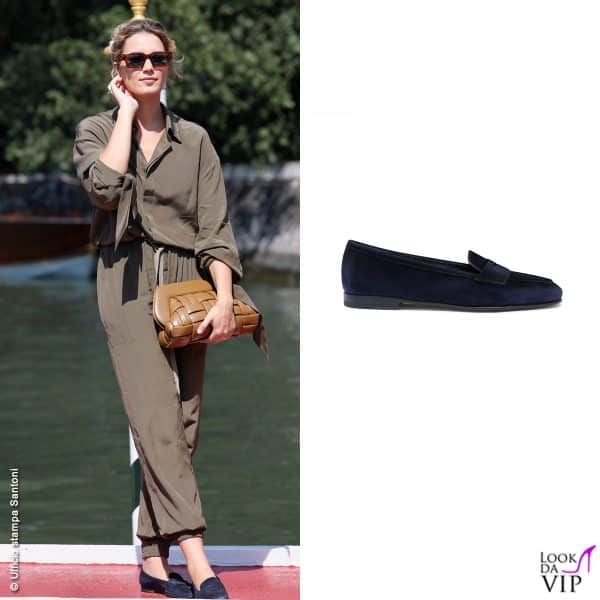 A Venezia 81 Giusy Buscemi con scarpe Santoni